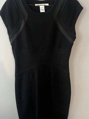 Diane Von Furstenberg Black Cap-Sleeve Fitted Midi Dress